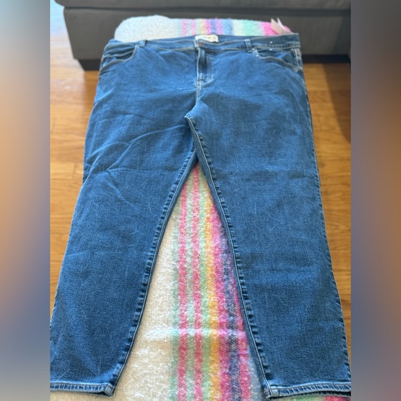 Abercrombie High Rise Skinnies - Picture 2 of 9